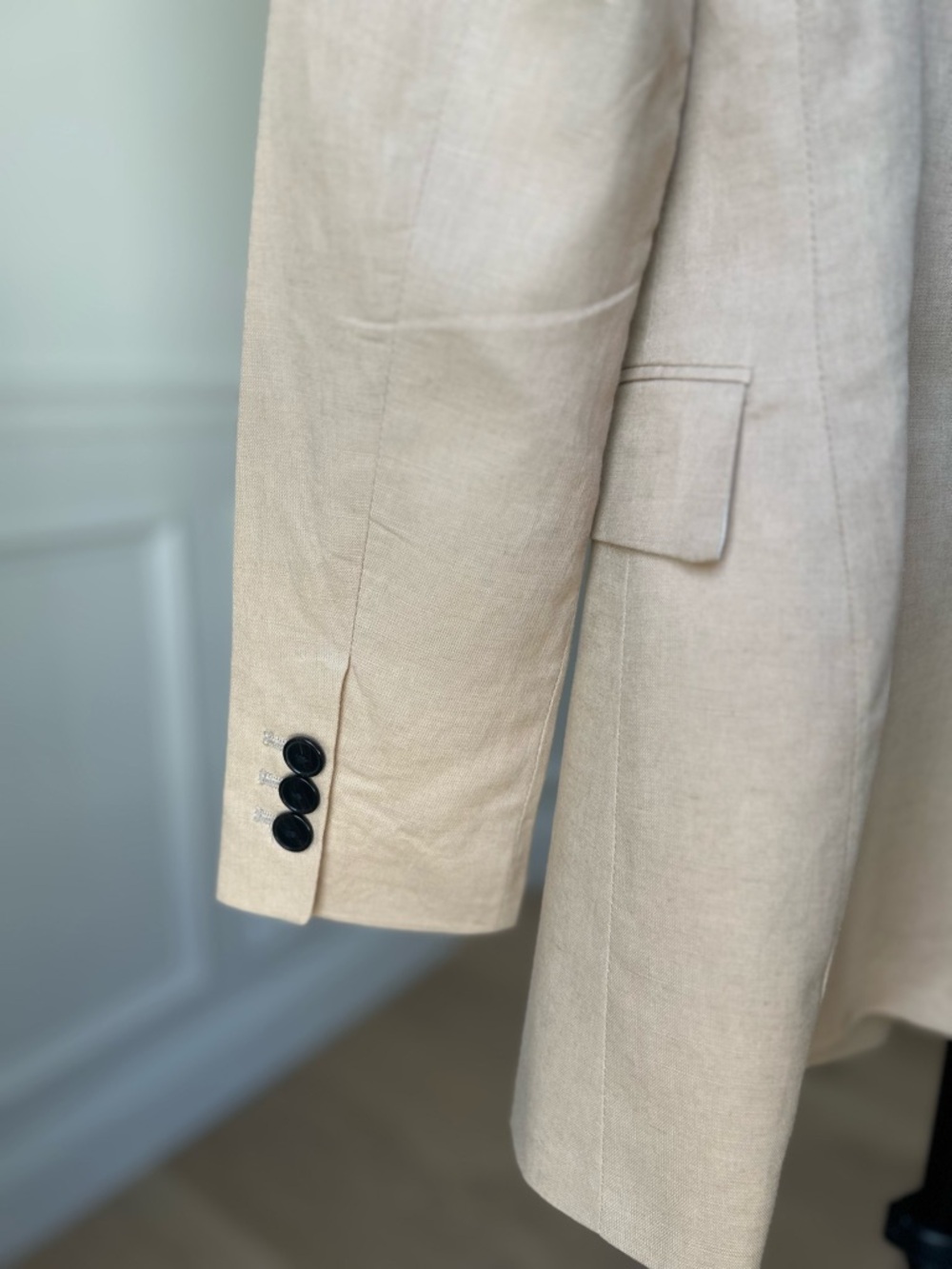 ZARA Neutral LINEN Cream
Double-Breasted Blazer - Picture 3 of 6